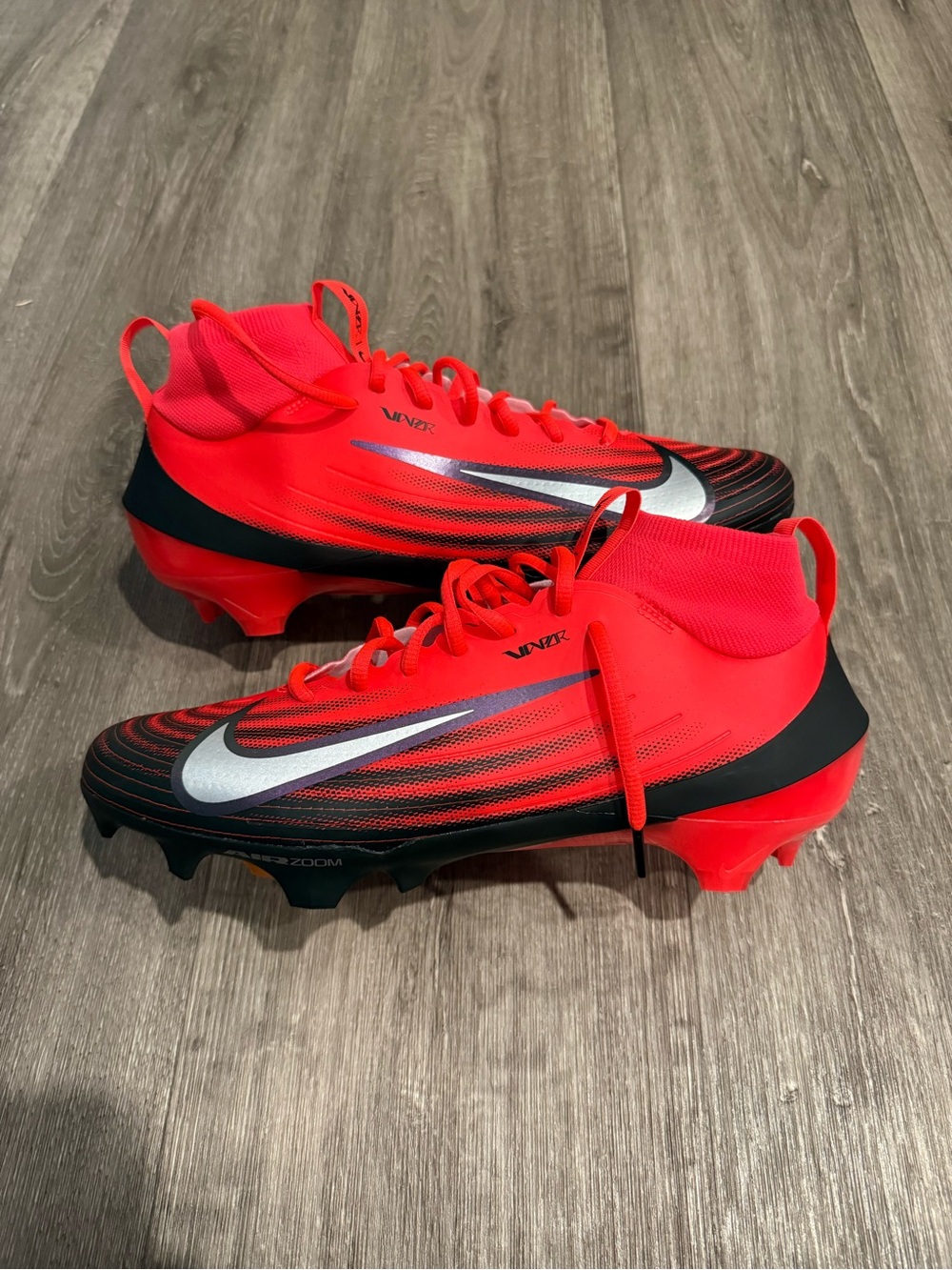 Nike Vapor pro  Zoom Football Cleats in Bright Red and Black size 10
